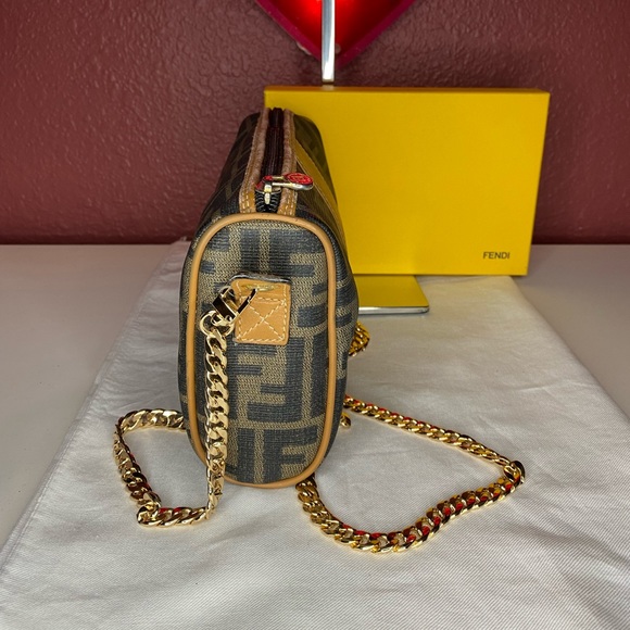 Vintage Fendi Zucca Crossbody - Picture 4 of 11